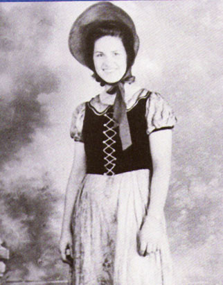 Kitty Wells 1943
